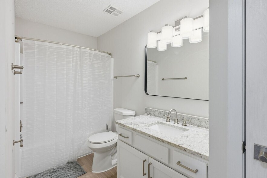 Building Photo - 8902 Elks Bluff Dr
