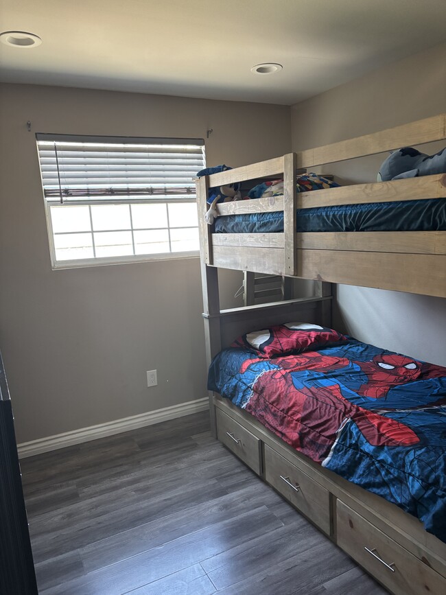 Building Photo - 213 S Ventura Pl