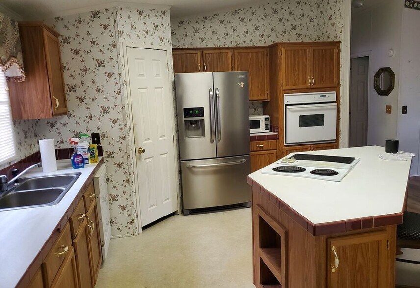 Building Photo - 611 Mountain View Ln