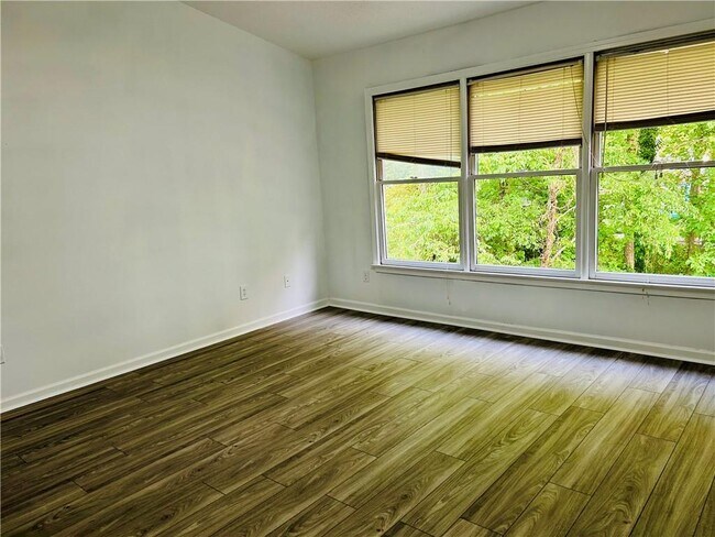 Building Photo - 2580 Binghampton Ln