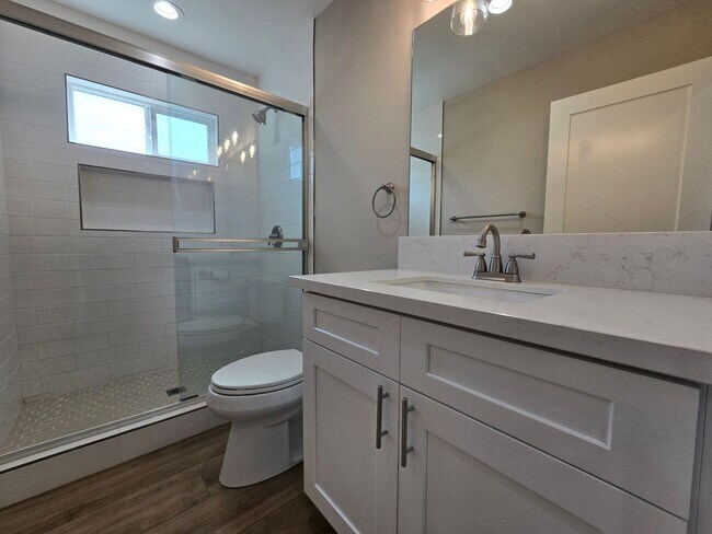 Building Photo - Newly Renovated 2023!! 4BD/2BA