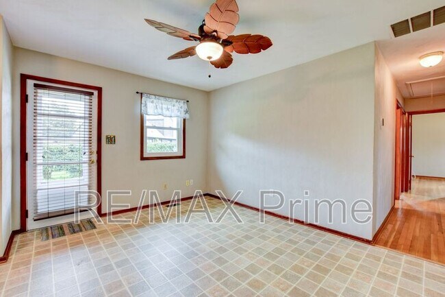 Building Photo - 609 Birch Dr