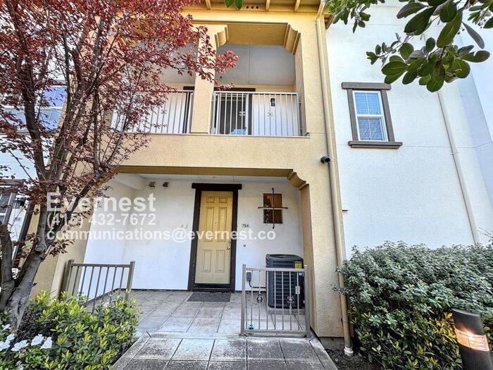 Building Photo - 764 Grandview Ter