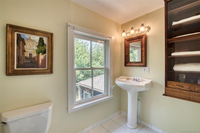 Building Photo - 733 Herricks Ln