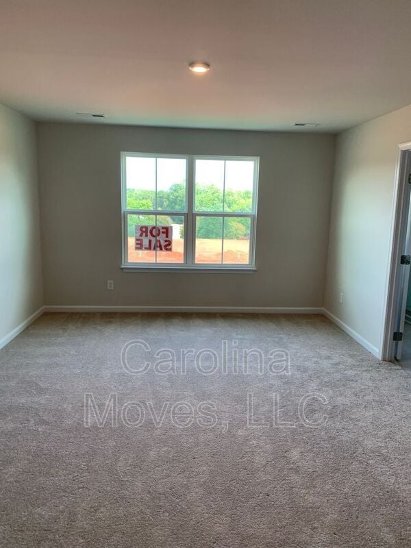 Building Photo - 10 Country Dale Dr