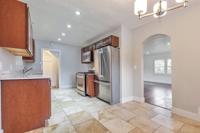 Building Photo - 4858 Viewmont St