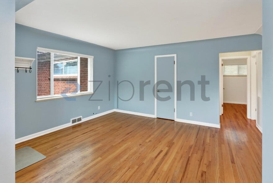 Building Photo - Unit