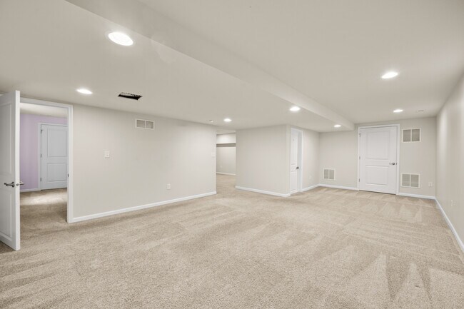 Building Photo - 406 Mary Ann Cir