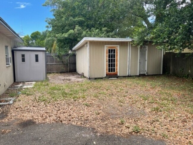 Building Photo - 2 BR/2 BA Beautifully Updated Home in Semi...