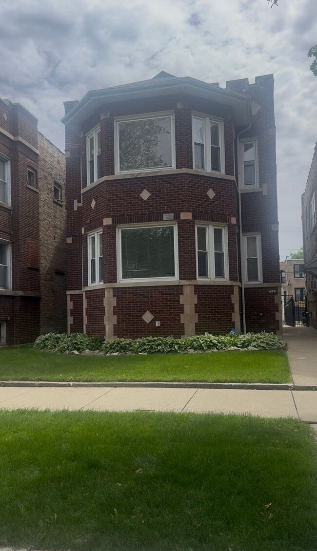 Building Photo - 7813 S East End Ave