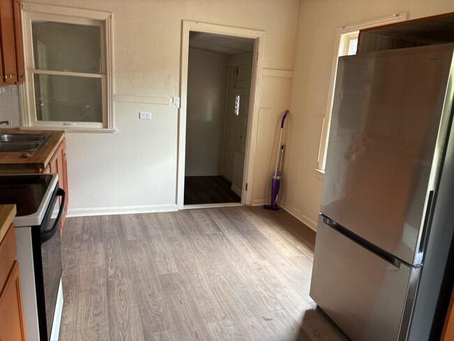 Building Photo - 5731 Mitchell Ct