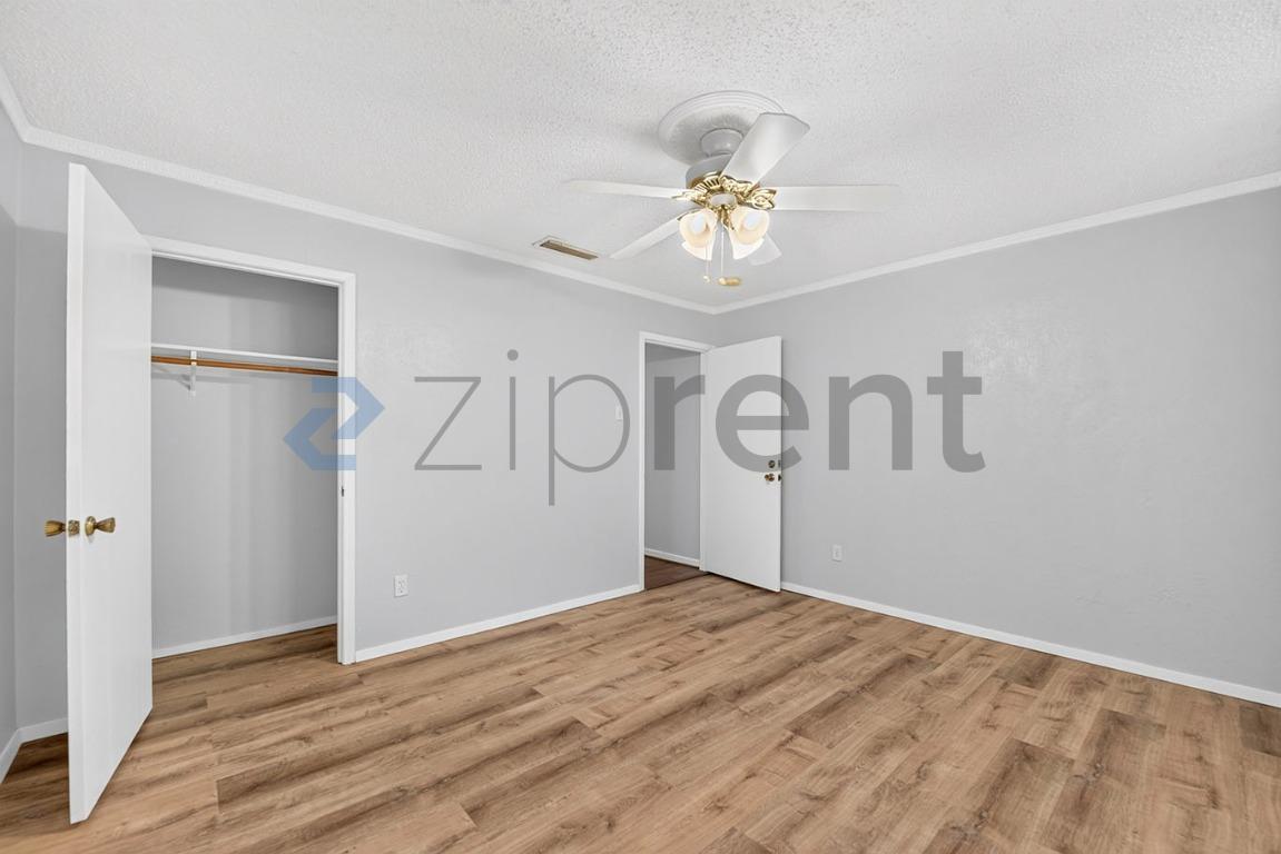 Building Photo - Unit