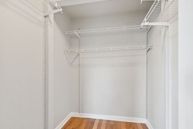 Building Photo - Available Now! 2 Level, 2 Bedroom Condo in Hill East!