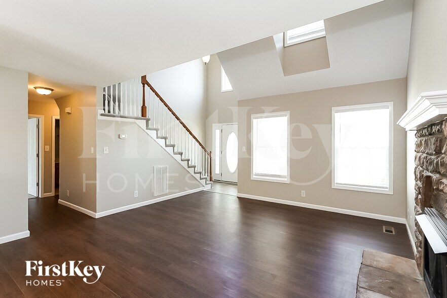 Building Photo - 3668 Aurora Dr