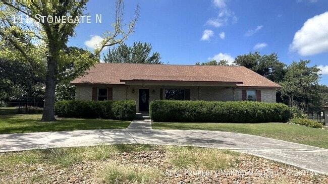 Primary Photo - 111 Stonegate N