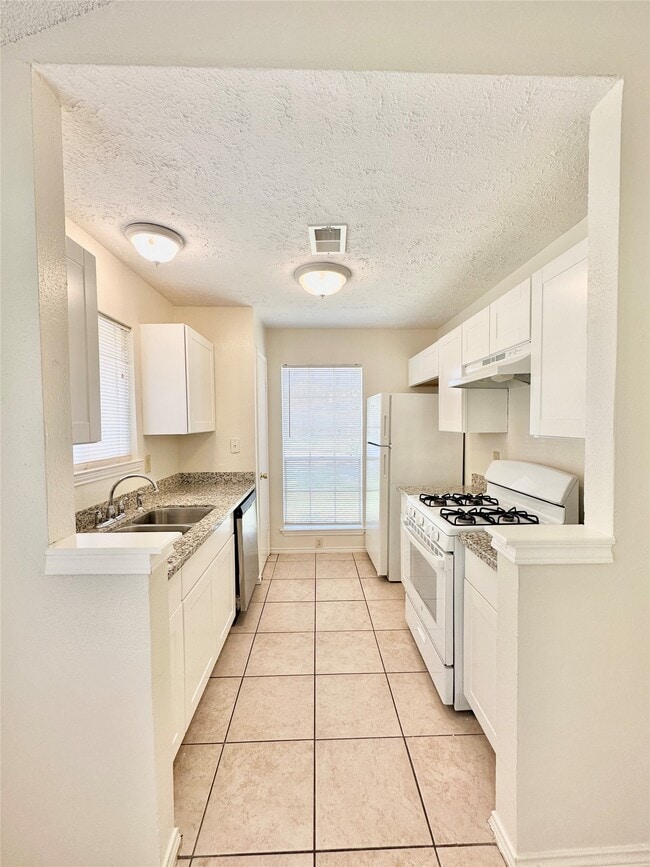 Building Photo - 13753 Sablecrest Dr