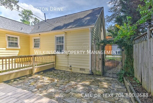Building Photo - 2300 Kensington Dr