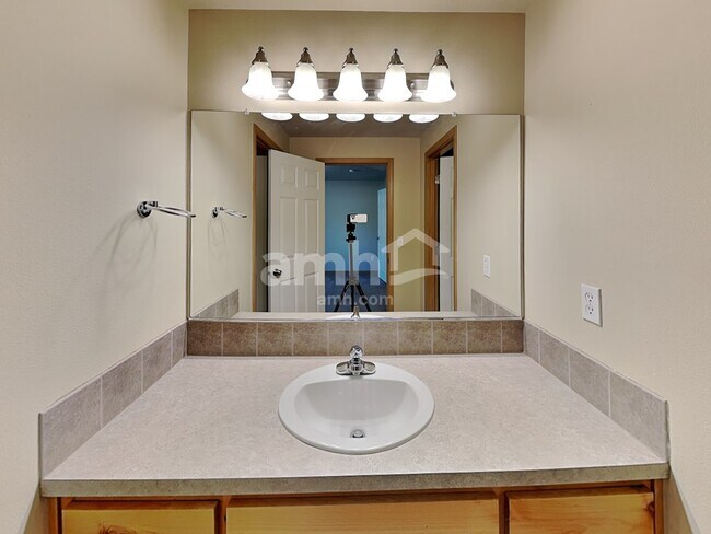 Building Photo - 467 Whitney Dr