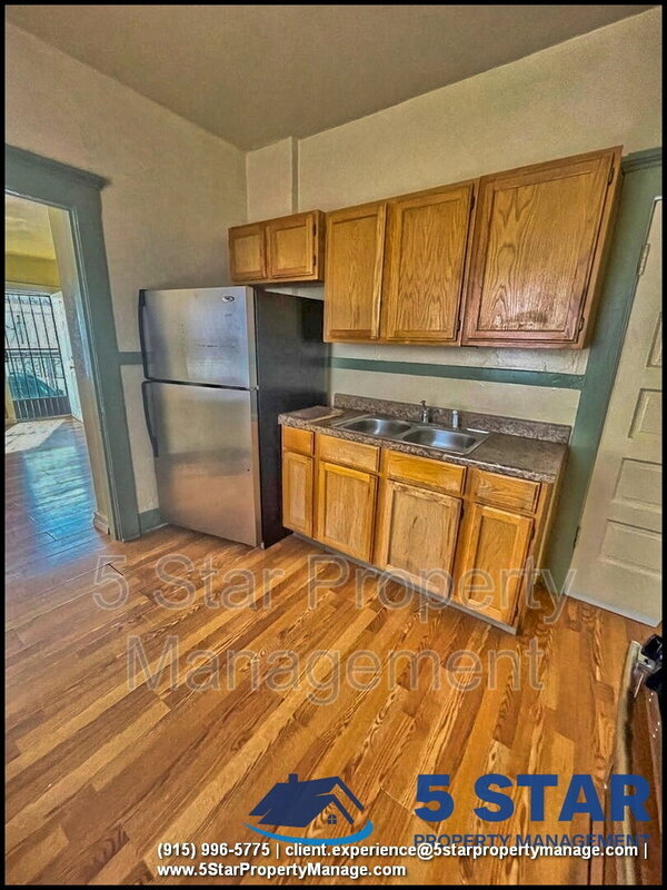 Building Photo - 2526 Yandell Dr