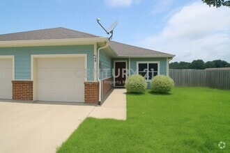 Building Photo - Well Maintained 2/2/1 Duplex For Rent!