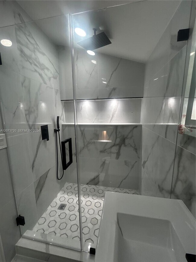 Building Photo - 464 Minola Dr