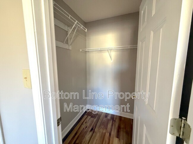 Building Photo - 511 Kingville Dr