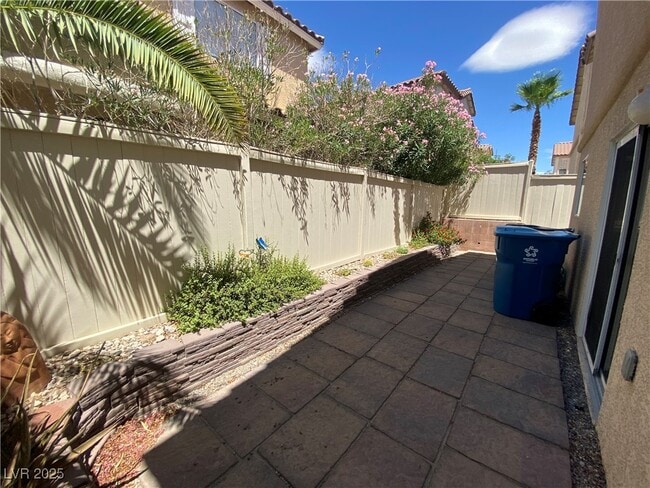 Building Photo - 3945 Bayamon St