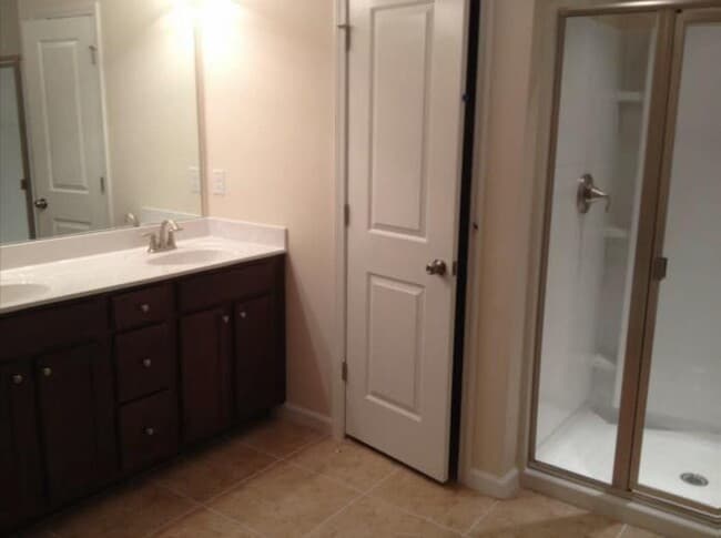 Building Photo - 2100 Greencrest Cir