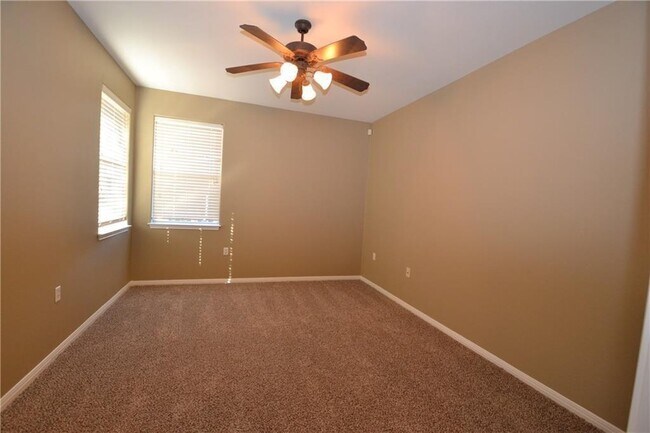 Building Photo - 5624 Toscana Ave