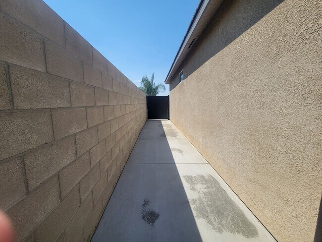 Building Photo - 8418 Grandy St