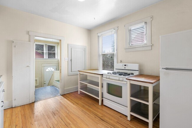 Building Photo - 264 S Lafayette St