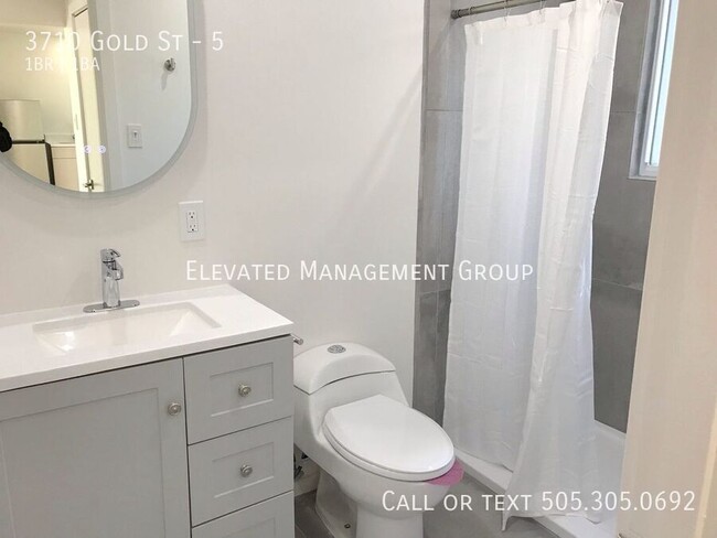 Building Photo - Renovated 1 Bedroom in Los Alamos.  With A...