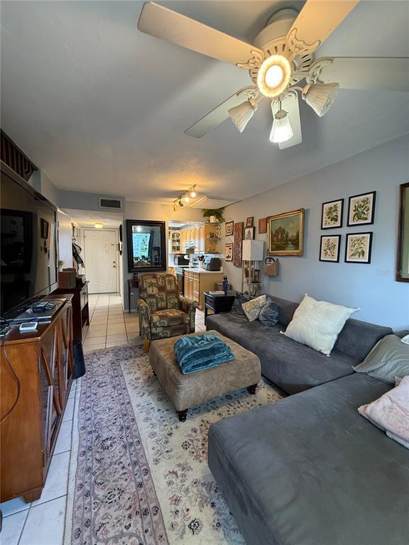 Building Photo - 3600 SW 19th Ave