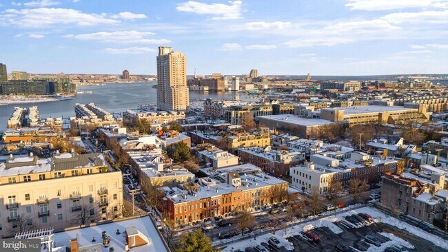 Building Photo - 1015 Riverside Ave