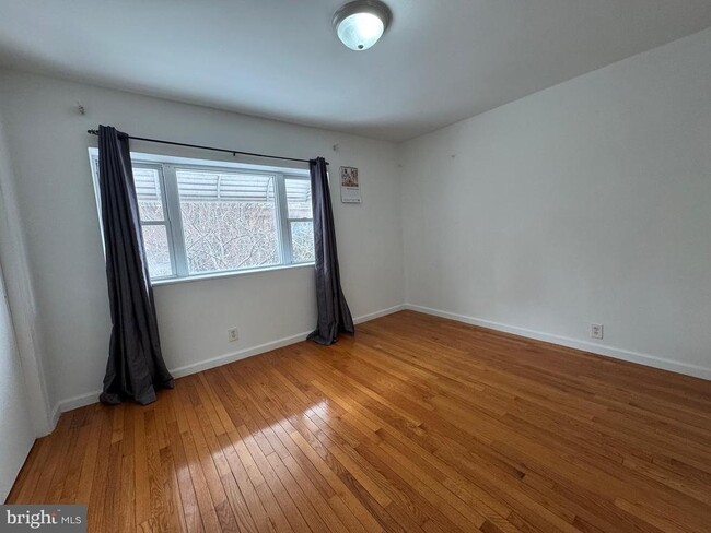 Building Photo - 2707 S 9th St