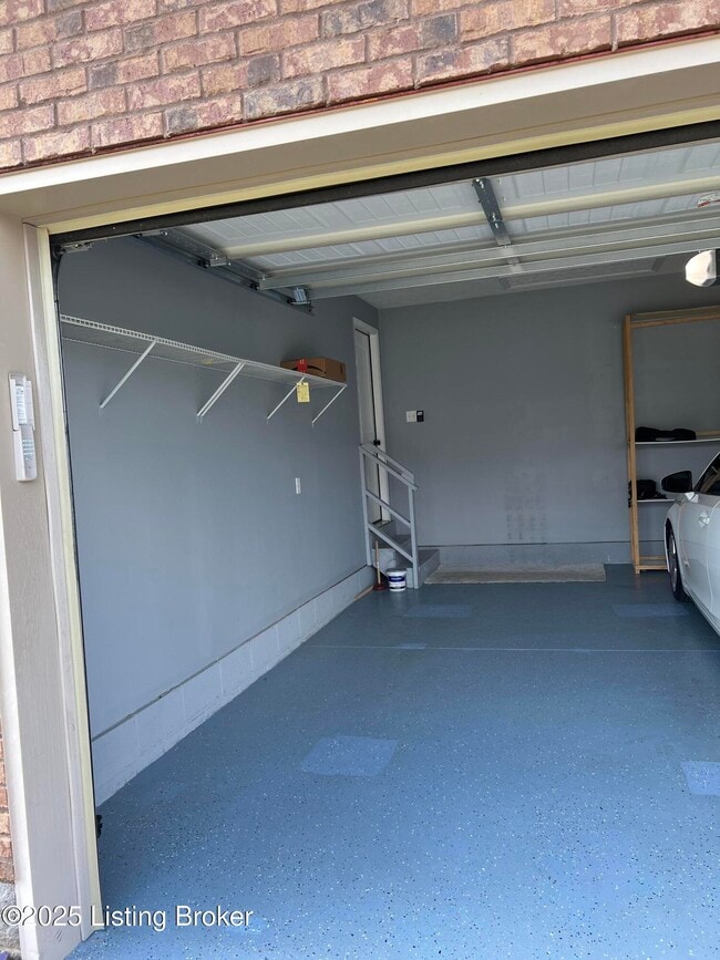 Building Photo - 220 Meadowcrest Dr