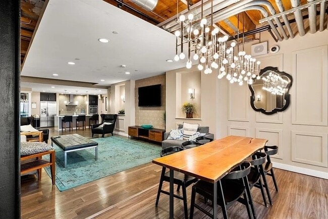 Building Photo - 130 John St