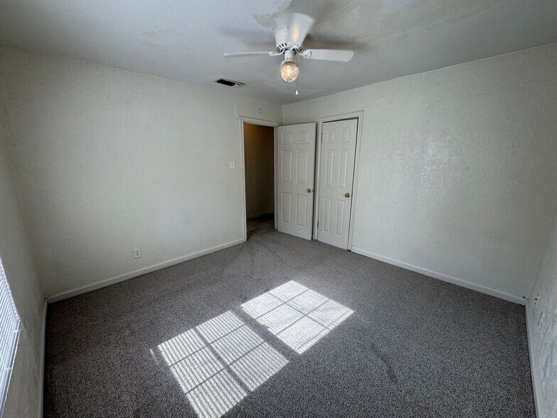 Building Photo - 812-812 Estelle Ave