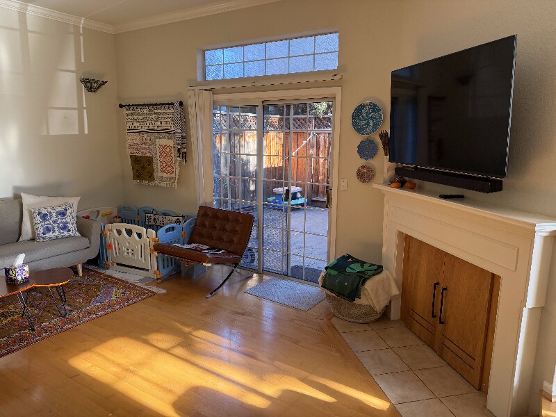 Building Photo - 558 N 3rd St