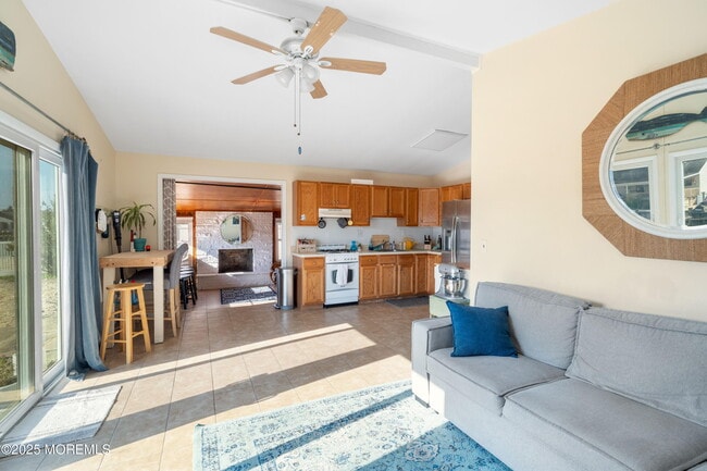 Building Photo - 825 Leeward Dr