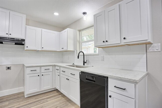 Building Photo - 704 Natchez River Cir