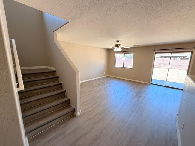 Building Photo - 12354 W Glenrosa Ave