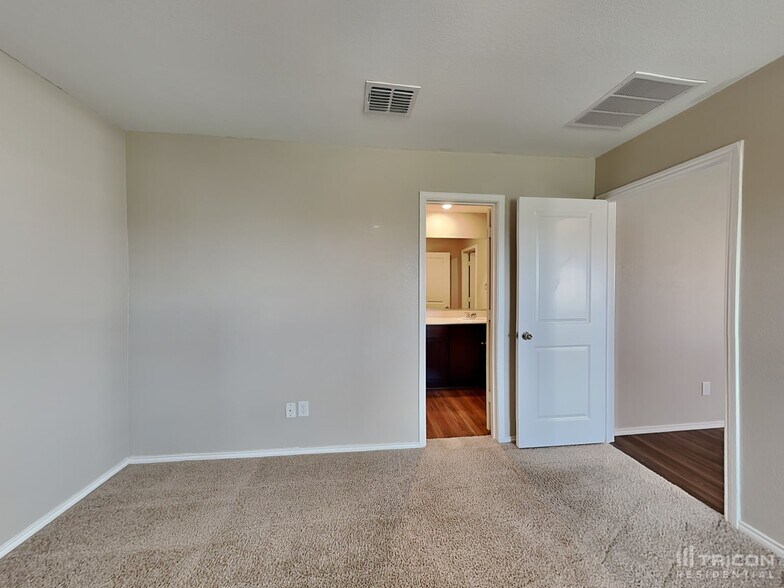 Building Photo - 505 Autumnwood Way