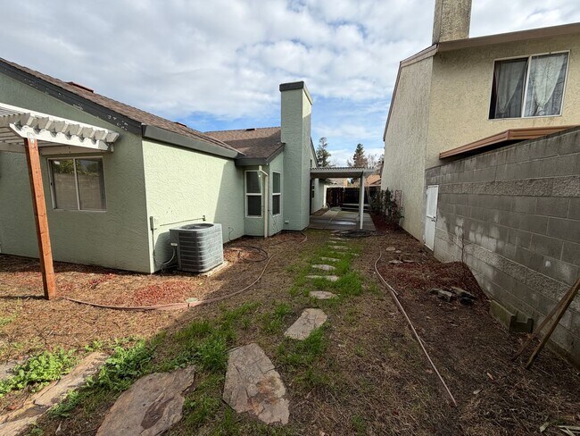 Building Photo - Beautiful Updated Home