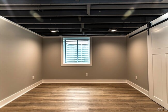 Building Photo - 87 Brown St