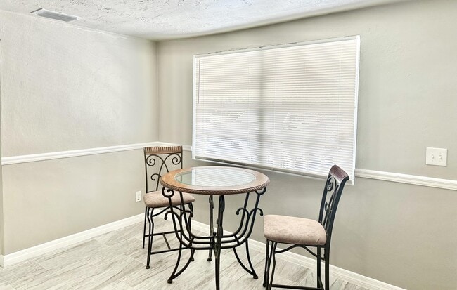 Building Photo - 1372 Browning St