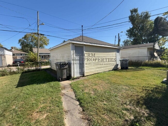 Building Photo - 933 N Linwood Ave