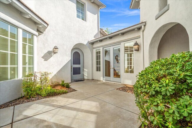 Building Photo - Stunning 5-Bedroom Home on the 12th Hole of Arroyo Golf Course in Red Rock Country Club