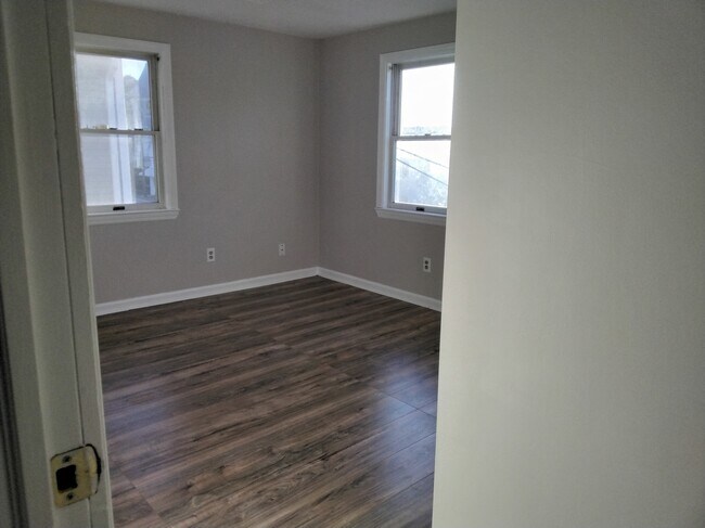 Building Photo - 295 Center St