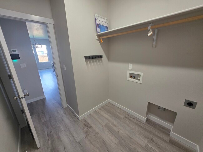 Building Photo - 1720 SW Gabar Ct